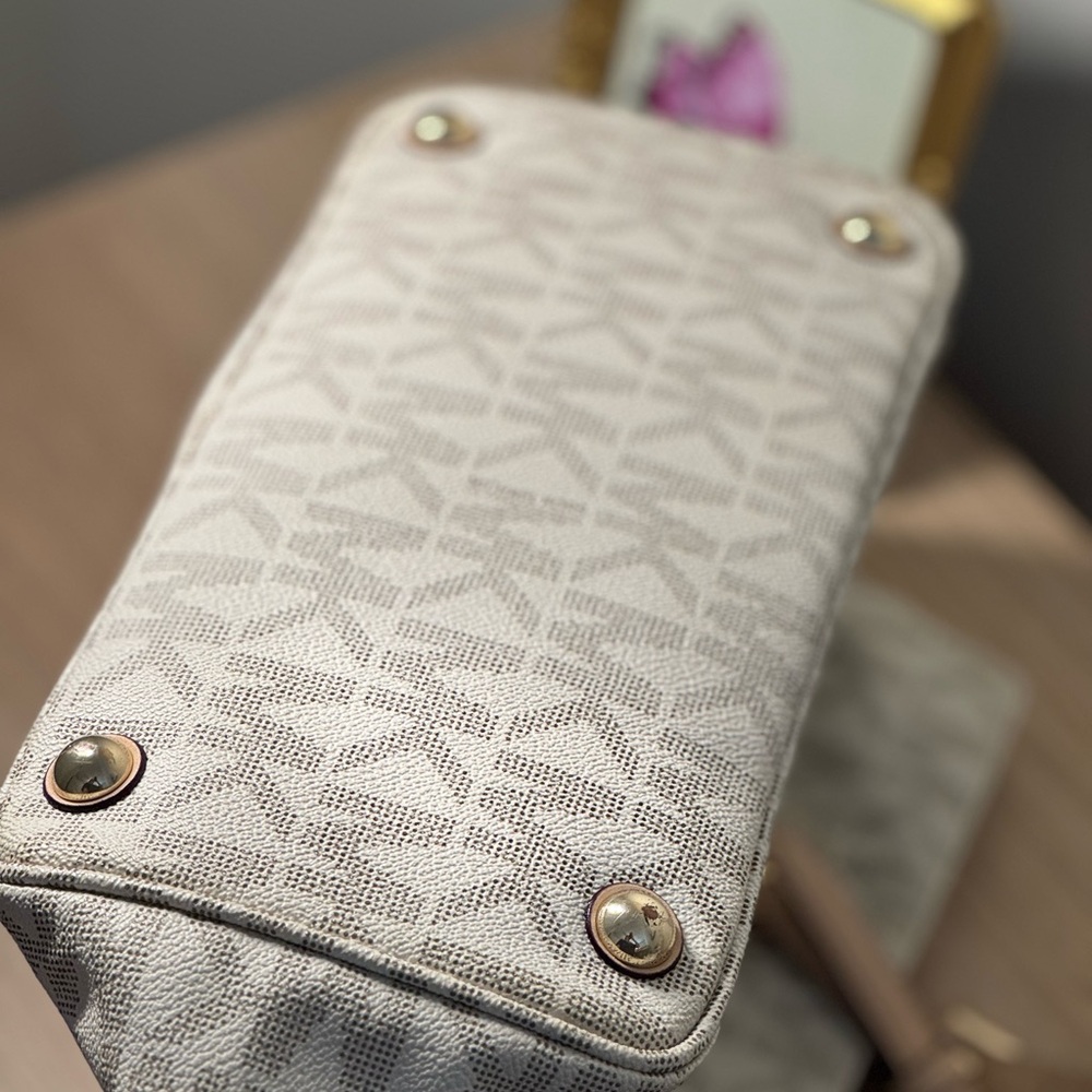 Michael Kors Light Beige MK Logo Tote with Beige Straps - Picture 5 of 13